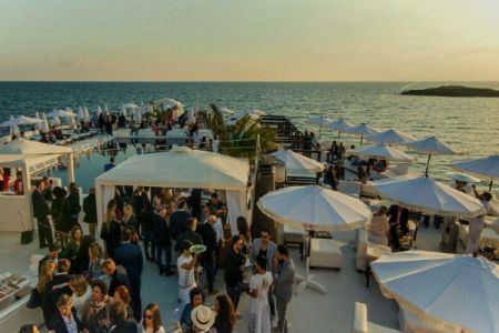 Soirée dans un beach club pour votre événement d'entreprise à Majorque